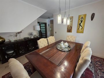Casa en venta de 4 dorm. en Huechuraba