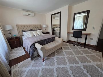 Casa en venta de 4 dorm. en Huechuraba
