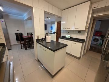 Casa en venta de 4 dorm. en Huechuraba