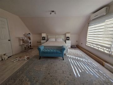 Casa en venta de 4 dorm. en Huechuraba