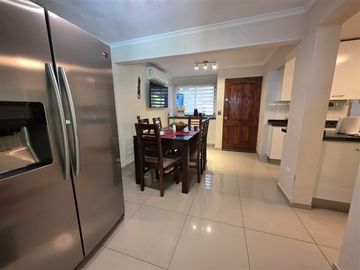 Casa en venta de 4 dorm. en Huechuraba