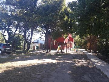 CASA 3 AMBIENTES, Y 4 DUPLEX DE 2 AMBIENTES ENFRENTE A QUINTA PRESIDENCIAL SOBRE RUTA 11