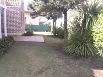 CASA 3 AMBIENTES, Y 4 DUPLEX DE 2 AMBIENTES ENFRENTE A QUINTA PRESIDENCIAL SOBRE RUTA 11