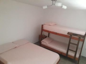 CASA 3 AMBIENTES, Y 4 DUPLEX DE 2 AMBIENTES ENFRENTE A QUINTA PRESIDENCIAL SOBRE RUTA 11