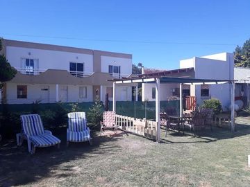 CASA 3 AMBIENTES, Y 4 DUPLEX DE 2 AMBIENTES ENFRENTE A QUINTA PRESIDENCIAL SOBRE RUTA 11