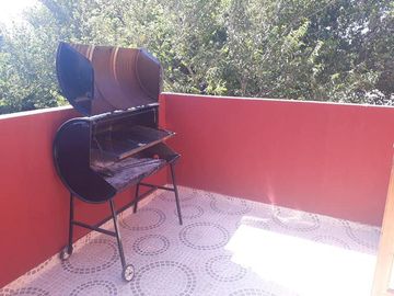 CASA 3 AMBIENTES, Y 4 DUPLEX DE 2 AMBIENTES ENFRENTE A QUINTA PRESIDENCIAL SOBRE RUTA 11