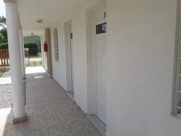 CASA 3 AMBIENTES, Y 4 DUPLEX DE 2 AMBIENTES ENFRENTE A QUINTA PRESIDENCIAL SOBRE RUTA 11