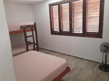 CASA 3 AMBIENTES, Y 4 DUPLEX DE 2 AMBIENTES ENFRENTE A QUINTA PRESIDENCIAL SOBRE RUTA 11