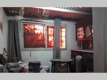 OPORTUNIDAD, A REFACCIONAR - PH en Venta en Parque Chacabuco 5 ambientes 4 dormitorios 2 baños 92 m2 contrafrente 2 plantas - Doblas 1000