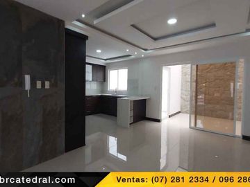 Casa de venta en Av. Ricardo Duran  – código:18951