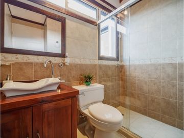 VENTA DE CASA EN ALTO DEL ESCOBERO  ENVIGADO, ANTIOQUIA