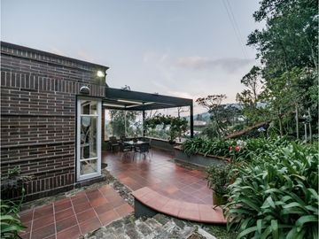 VENTA DE CASA EN ALTO DEL ESCOBERO  ENVIGADO, ANTIOQUIA