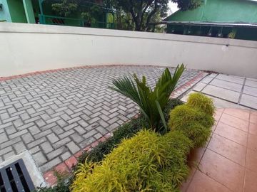 Rumah minimalis dalam cluster akses jalan 2 mobil