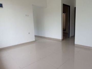 Rumah minimalis dalam cluster akses jalan 2 mobil