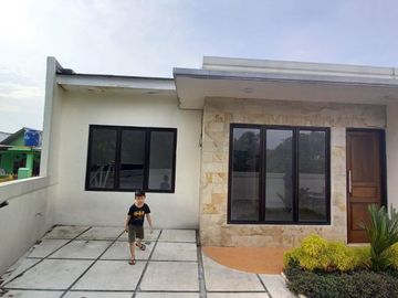 Rumah minimalis dalam cluster akses jalan 2 mobil
