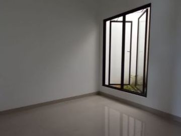 Rumah minimalis dalam cluster akses jalan 2 mobil