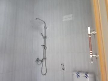 Rumah minimalis dalam cluster akses jalan 2 mobil
