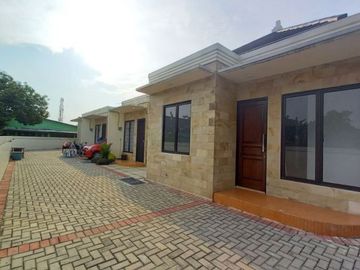 Rumah minimalis dalam cluster akses jalan 2 mobil