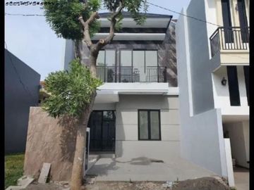 Rumah Minimalis Taman Mutiara, Pakuwon City Hadap Barat