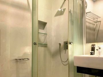 JUAL Apartemen Cosmo Mansion 1BR furnish smart sistem tinggal huni lantai 28