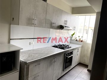 Venta de acogedor departamento dúplex en 4to piso en una de las zonas residenciales mas exclusivas de la ciudad. Cerca al colegio San José Obrero y Pa