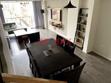 Venta de acogedor departamento dúplex en 4to piso en una de las zonas residenciales mas exclusivas de la ciudad. Cerca al colegio San José Obrero y Pa