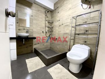 Venta de acogedor departamento dúplex en 4to piso en una de las zonas residenciales mas exclusivas de la ciudad. Cerca al colegio San José Obrero y Pa