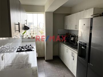 Venta de acogedor departamento dúplex en 4to piso en una de las zonas residenciales mas exclusivas de la ciudad. Cerca al colegio San José Obrero y Pa