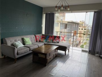Venta de acogedor departamento dúplex en 4to piso en una de las zonas residenciales mas exclusivas de la ciudad. Cerca al colegio San José Obrero y Pa