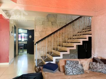 Casa en Venta en Fraccionamiento Lomas del Tejar con Jardin