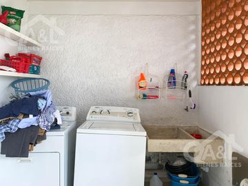 Casa en Venta en Fraccionamiento Lomas del Tejar con Jardin