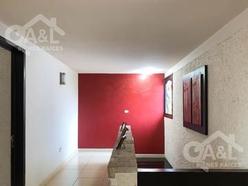 Casa en Venta en Fraccionamiento Lomas del Tejar con Jardin