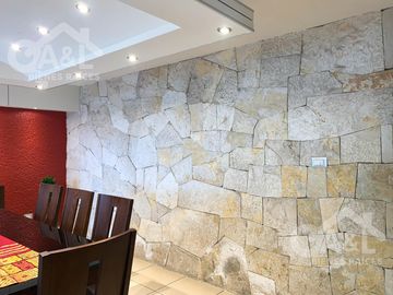 Casa en Venta en Fraccionamiento Lomas del Tejar con Jardin