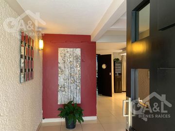Casa en Venta en Fraccionamiento Lomas del Tejar con Jardin