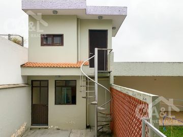 Casa en Venta en Fraccionamiento Lomas del Tejar con Jardin