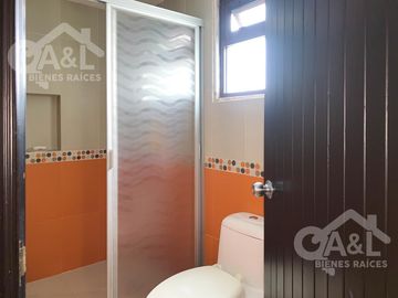 Casa en Venta en Fraccionamiento Lomas del Tejar con Jardin