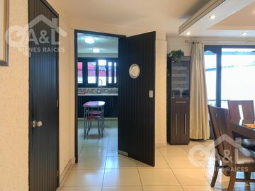 Casa en Venta en Fraccionamiento Lomas del Tejar con Jardin