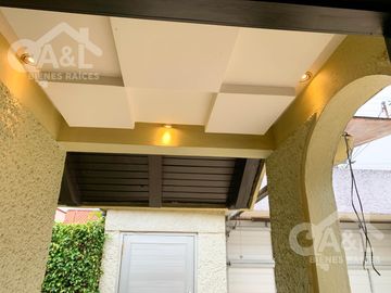 Casa en Venta en Fraccionamiento Lomas del Tejar con Jardin