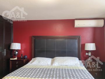 Casa en Venta en Fraccionamiento Lomas del Tejar con Jardin