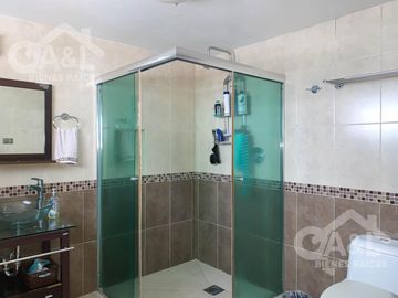 Casa en Venta en Fraccionamiento Lomas del Tejar con Jardin