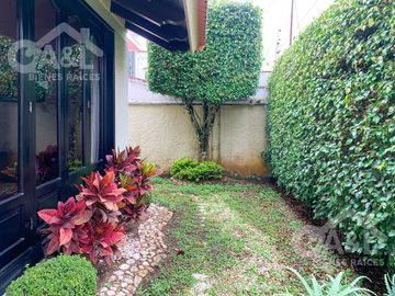 Casa en Venta en Fraccionamiento Lomas del Tejar con Jardin