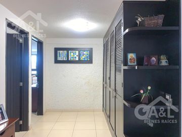 Casa en Venta en Fraccionamiento Lomas del Tejar con Jardin