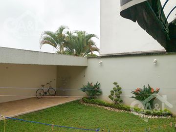 Casa en Venta en Fraccionamiento Lomas del Tejar con Jardin