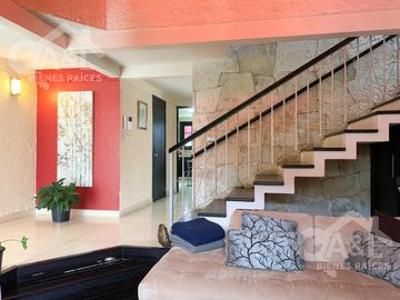 Casa en Venta en Fraccionamiento Lomas del Tejar con Jardin