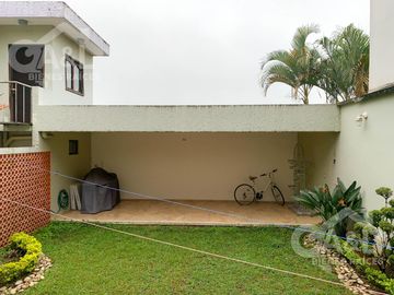 Casa en Venta en Fraccionamiento Lomas del Tejar con Jardin