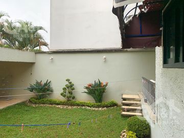 Casa en Venta en Fraccionamiento Lomas del Tejar con Jardin