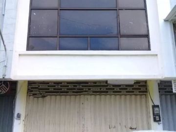 Ruko Rungkut Megah Raya, Strategis