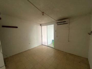 Venta de Casa de 2 niveles,  en Av. de los Insurgentes, Col. El Tesoro, Coatzacoalcos, Veracruz.