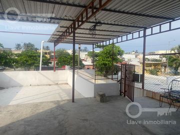 Venta de Casa de 2 niveles,  en Av. de los Insurgentes, Col. El Tesoro, Coatzacoalcos, Veracruz.