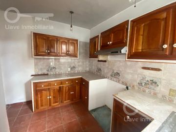 Venta de Casa de 2 niveles,  en Av. de los Insurgentes, Col. El Tesoro, Coatzacoalcos, Veracruz.